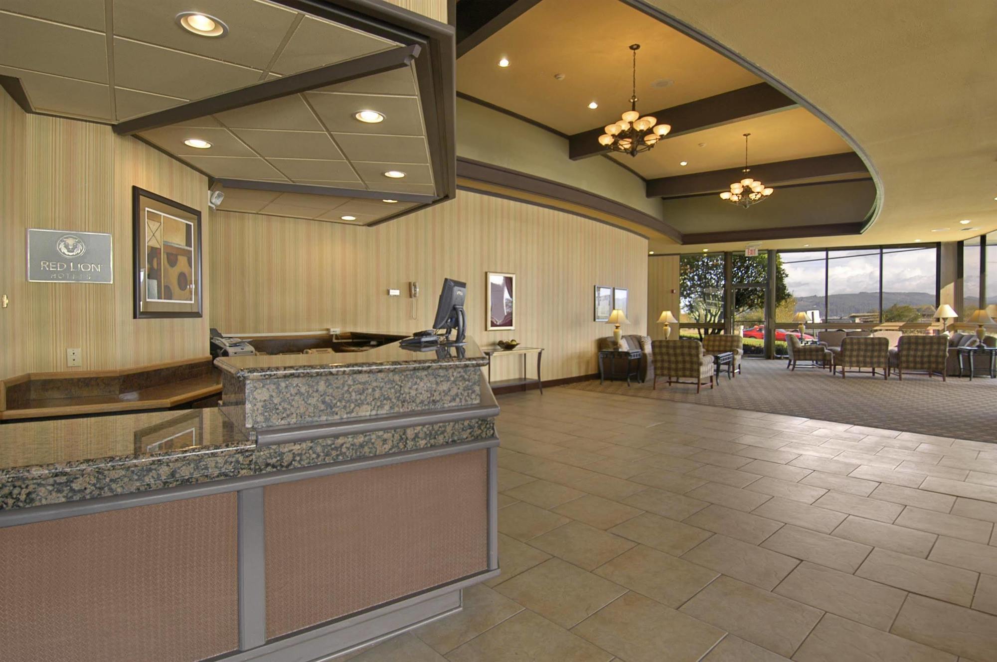 Red Lion Hotel קוס ביי מראה פנימי תמונה